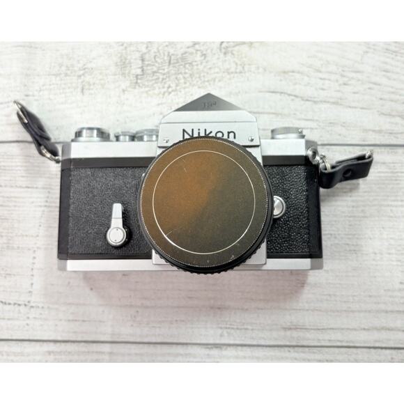 Nikon F Eye Level Silver 35mm SLR Film Camera Japan with Accessories UNTESTED - Picture 8 of 16